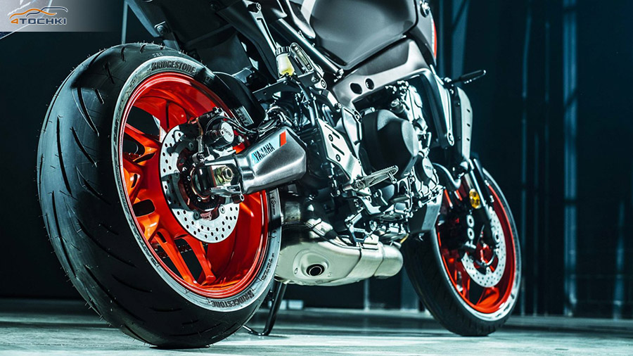 Для заводской комплектации новых мотоциклов Yamaha MT-09 выбраны шины Bridgestone
